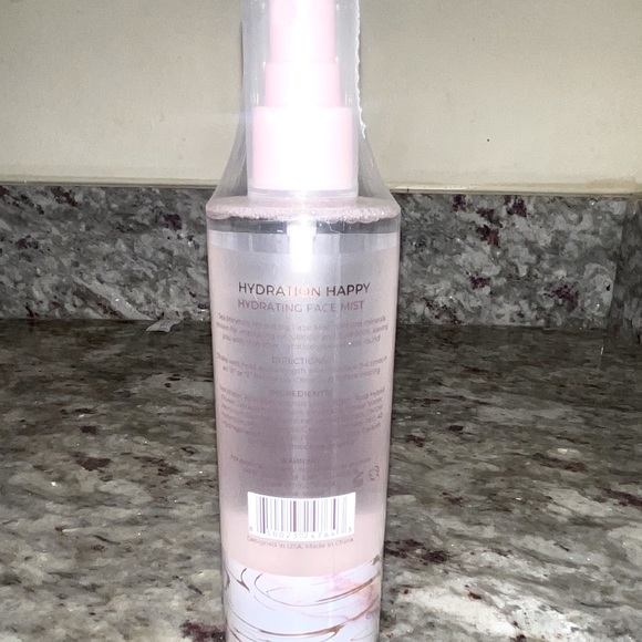 Manna Kadar- hydrating face mist - Picture 2 of 2